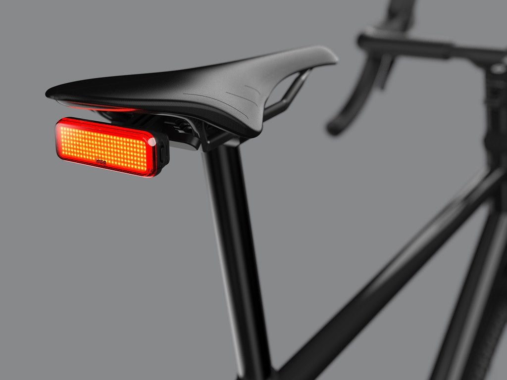 Tylna lampa Knog Blinder Link pod siodełko 100 lm