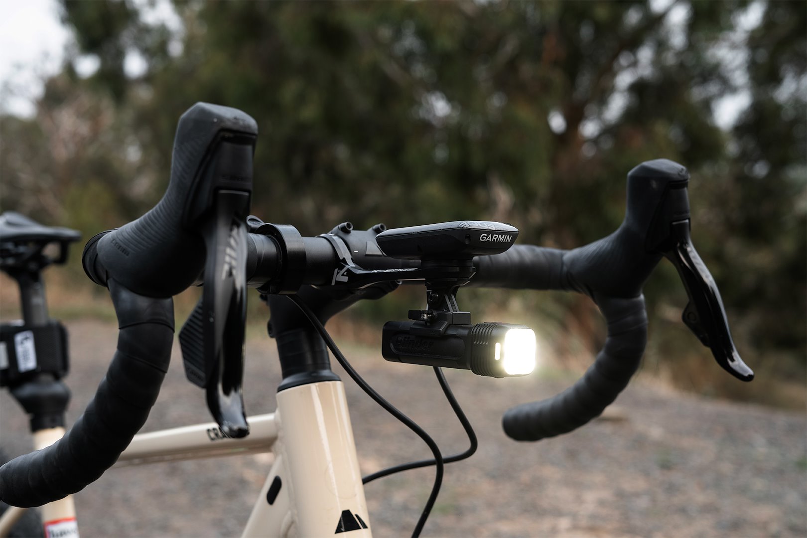 Zestaw lamp Knog Blinder Pro 1300 + Blinder R-150