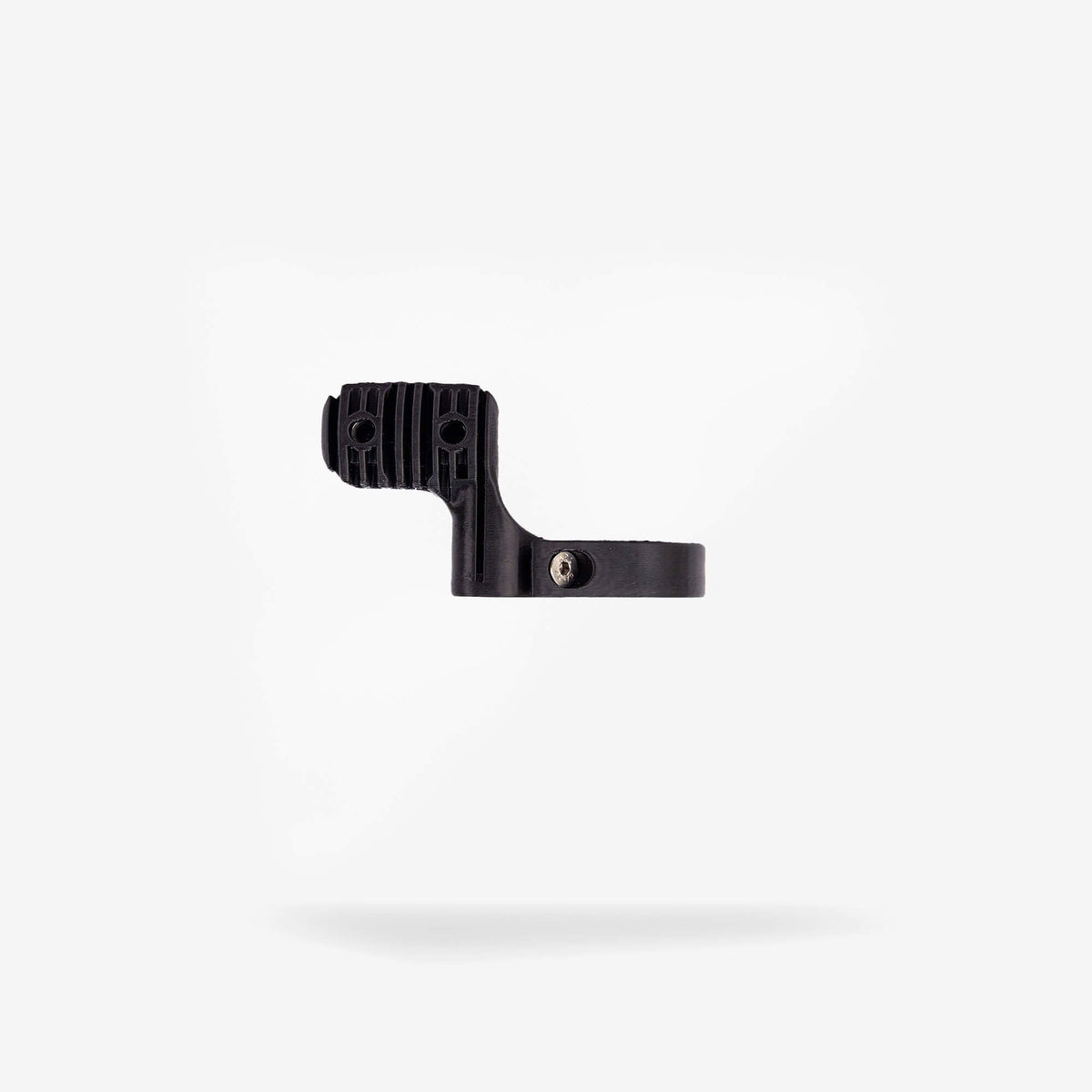 Nano Handle Bar Mount od spodu, widoczna śruba obejmy