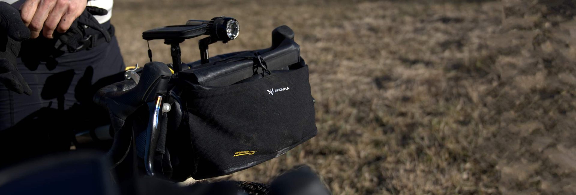 Apidura Expedition Front Accessory Pack - baner