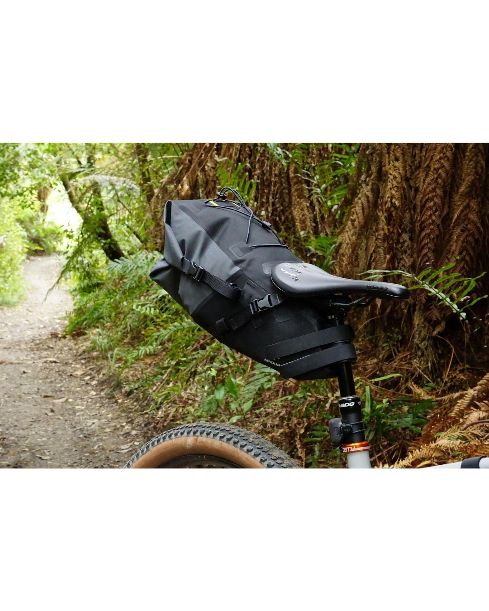 Żebrowany uchwyt na pasek w adapterze Apidura Dropper Post