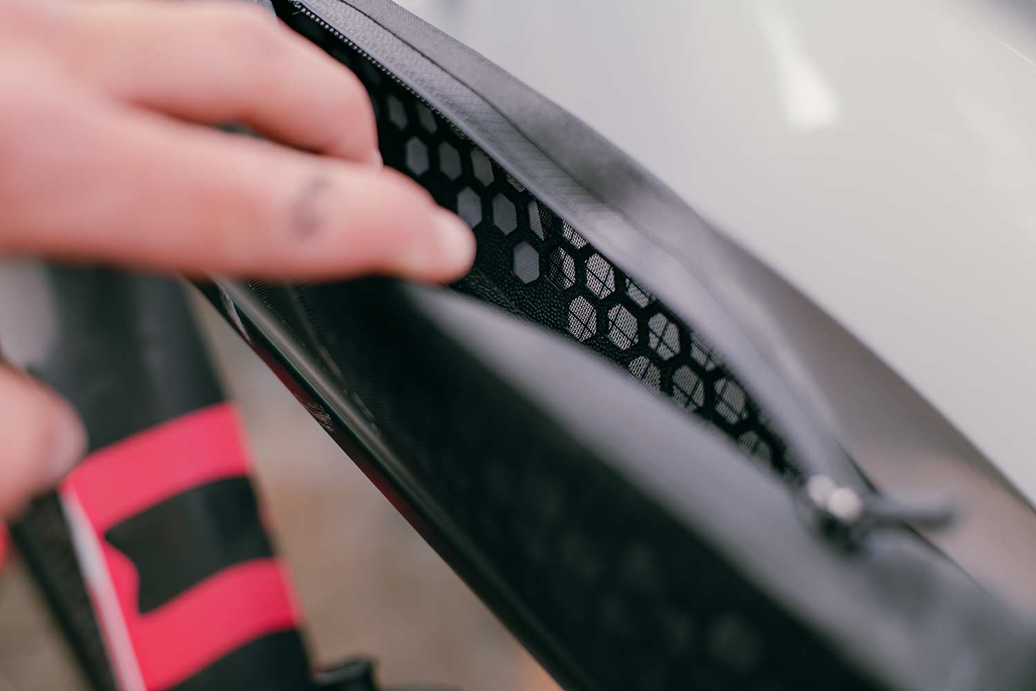 Apidura Aero Bolt-On Long Top Tube Module — gravel