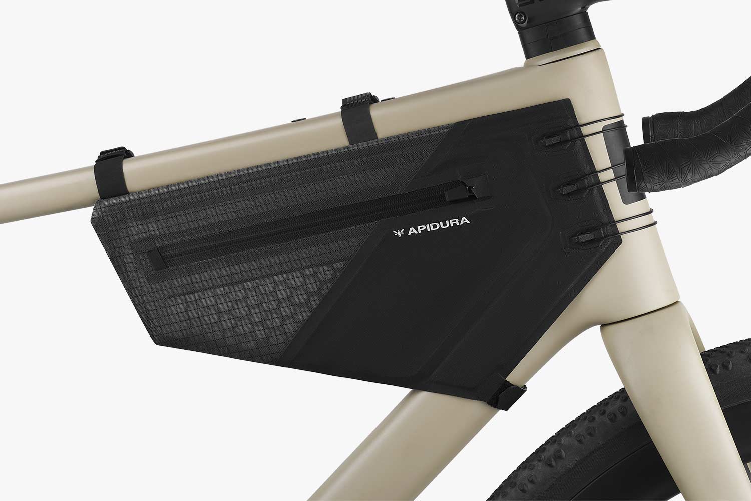 Apidura Aero Frame Module L/XL na rowerze