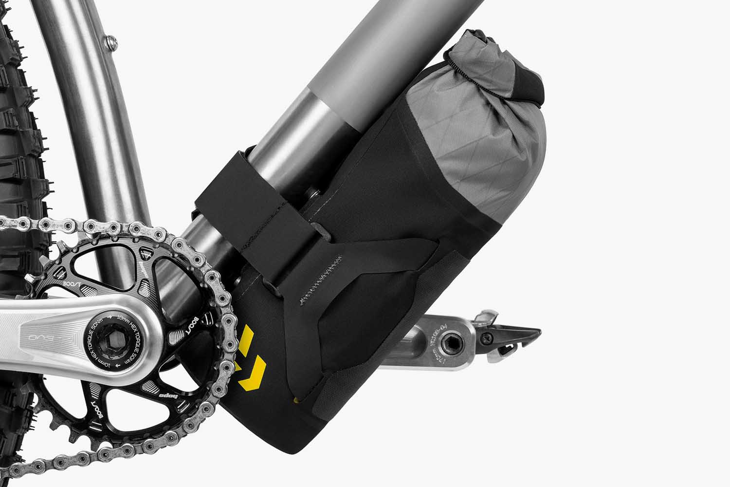 Apidura Backcountry Downtube Pack 1,8L na rowerze