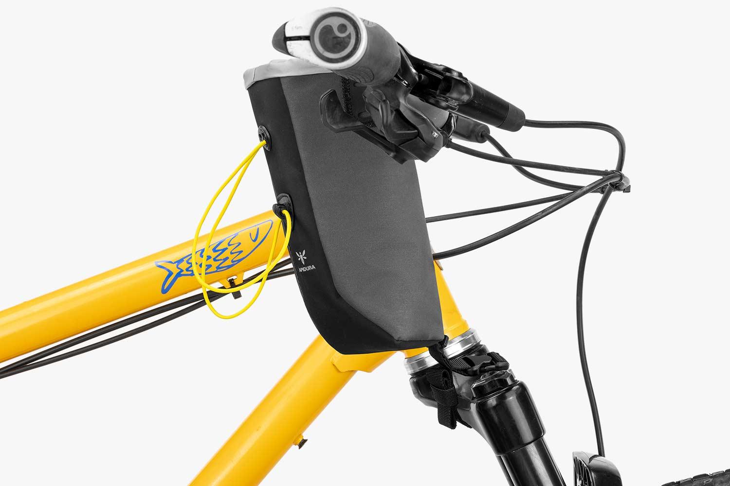 Apidura Food Pouch 1,2L z przekąskami w trasie