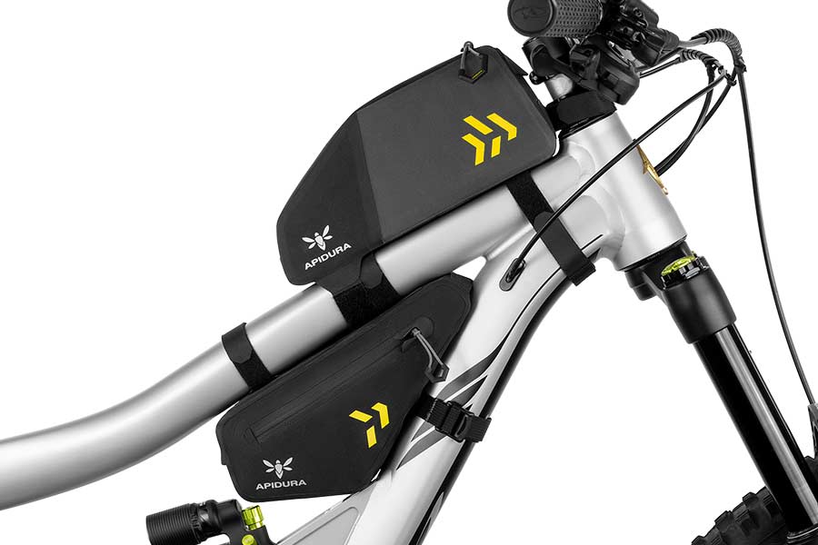apidura-backcountry-frame-pack-1l-on-bike-feature-compatible-with-top-tube-pack - Najs Bike