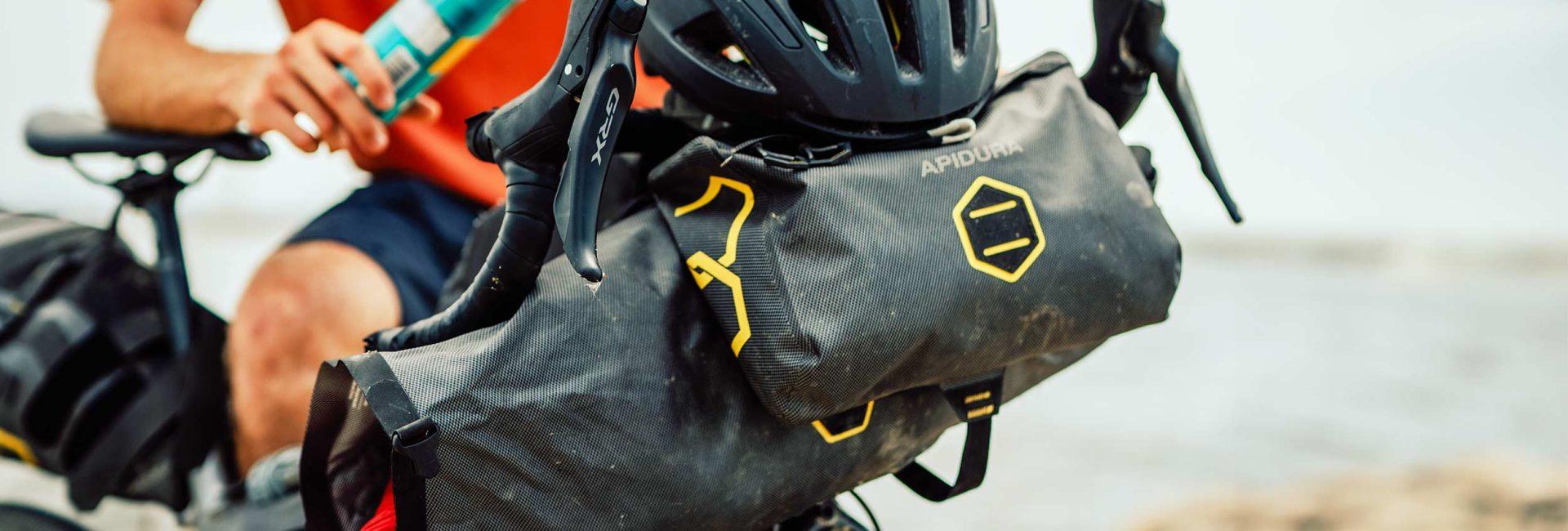 apidura-expedition-accessory-pocket-banner-2-1920x650 - Najs Bike