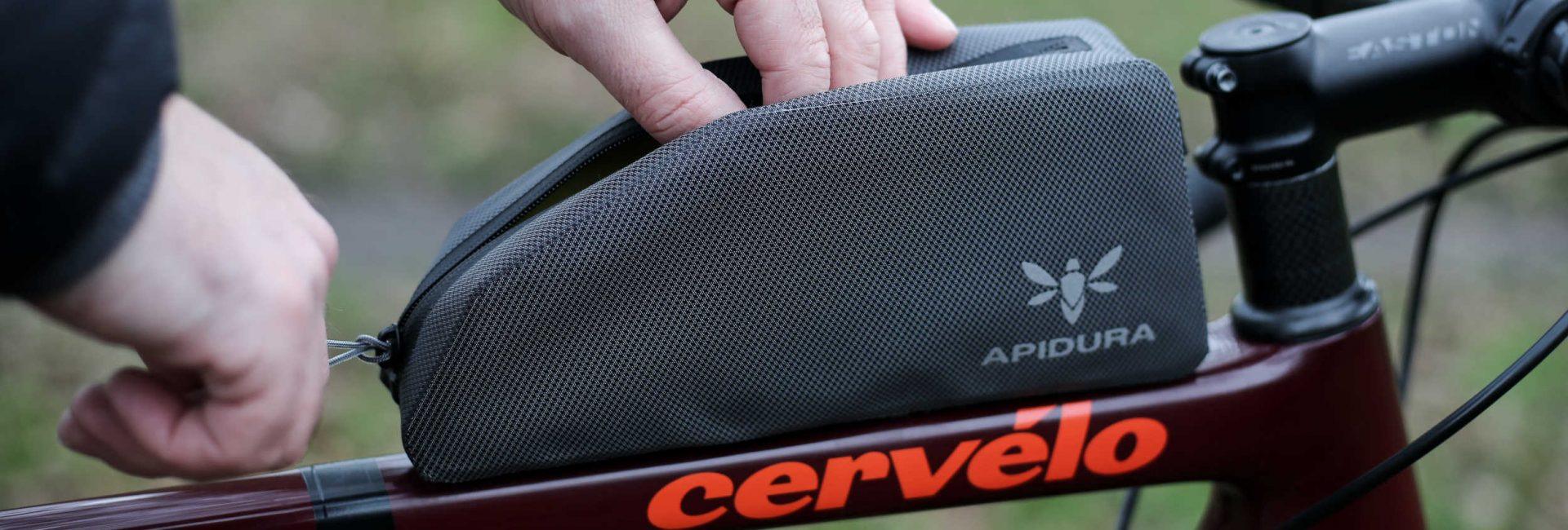 apidura-expedition-bolt-on-top-tube-pack-banner-1-1920x650 - Najs Bike