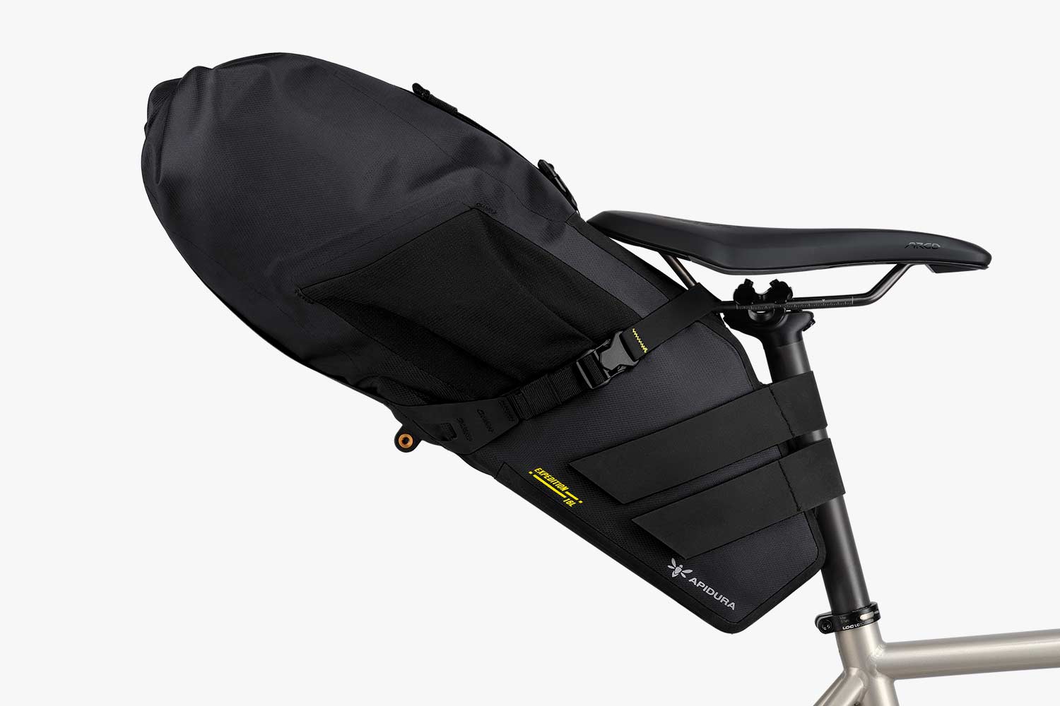 Trójpunktowy montaż torby Apidura Expedition Saddle Pack 16L