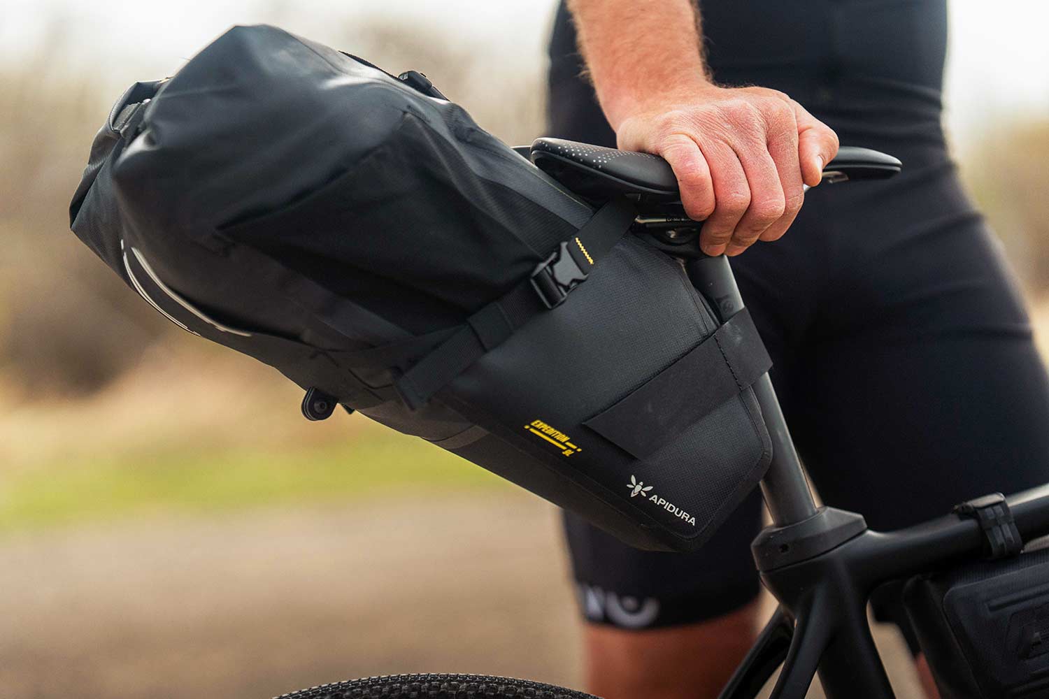 Apidura Expedition Saddle Pack 9L na rowerze gravel