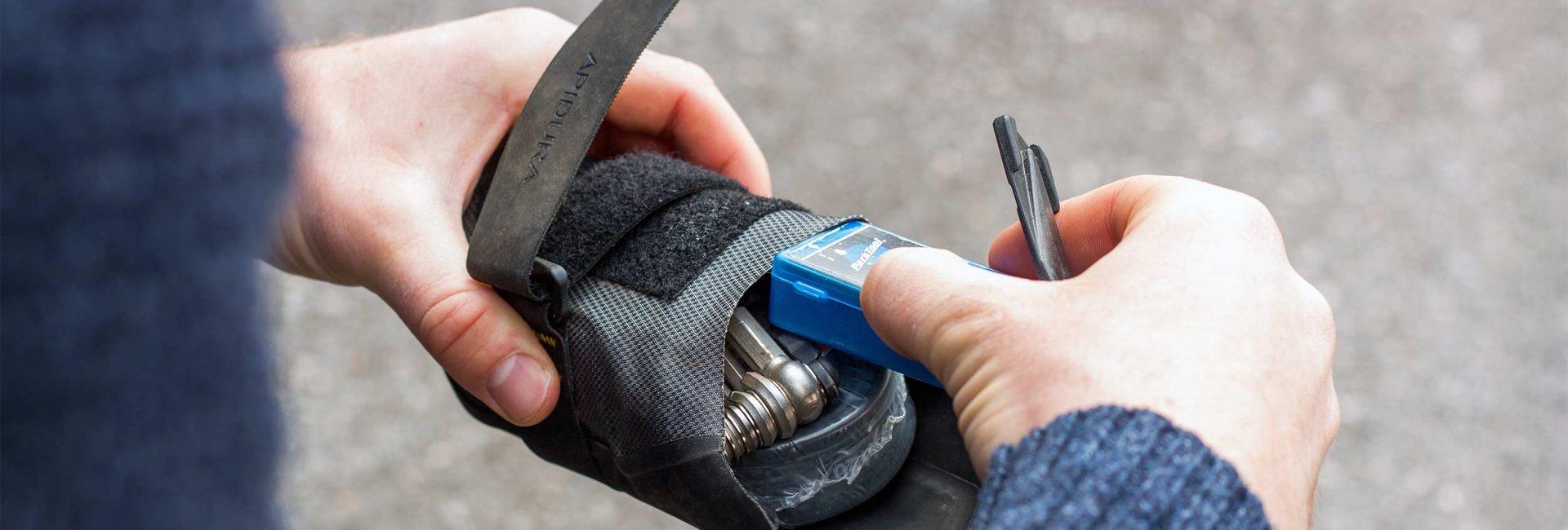apidura-expedition-tool-pack-banner-3-1920x650 - Najs Bike