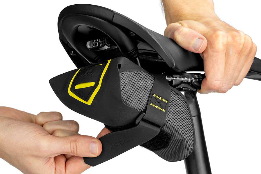 apidura-expedition-tool-pack-feature-strap-1 - Najs Bike
