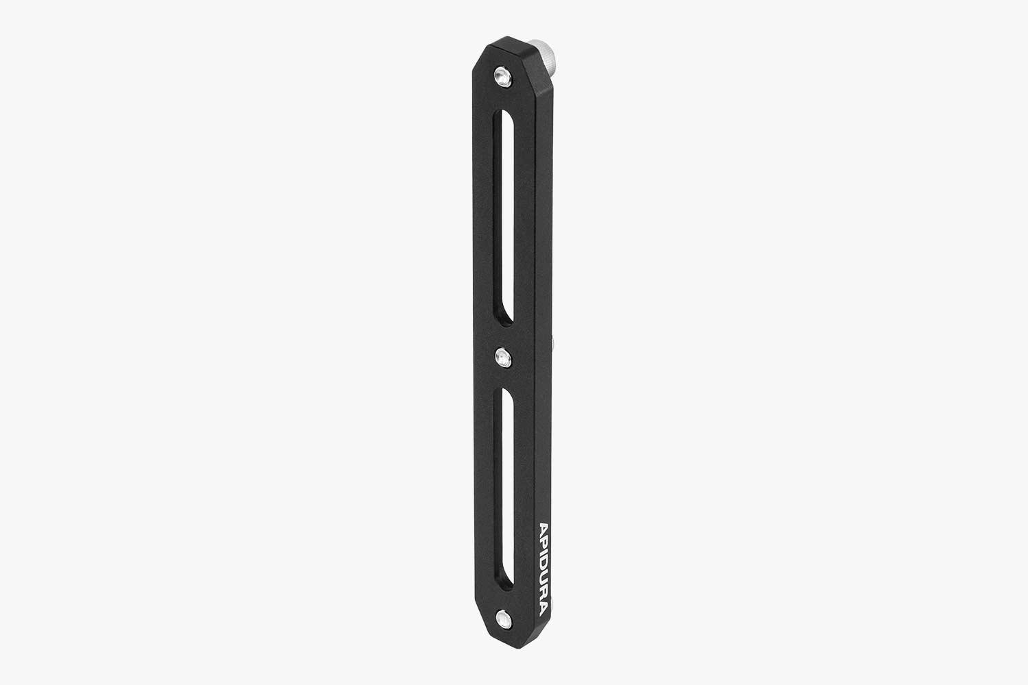 Apidura Bottle Cage Adapter zamontowany na ramie roweru gravel