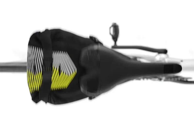 apidura-racing-saddle-pack-feature-anti-sway-1-ezgif.com-video-to-webp-converter - Najs Bike