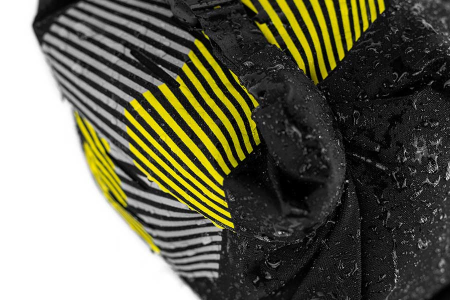 apidura-racing-saddle-pack-feature-waterproof-1 - Najs Bike
