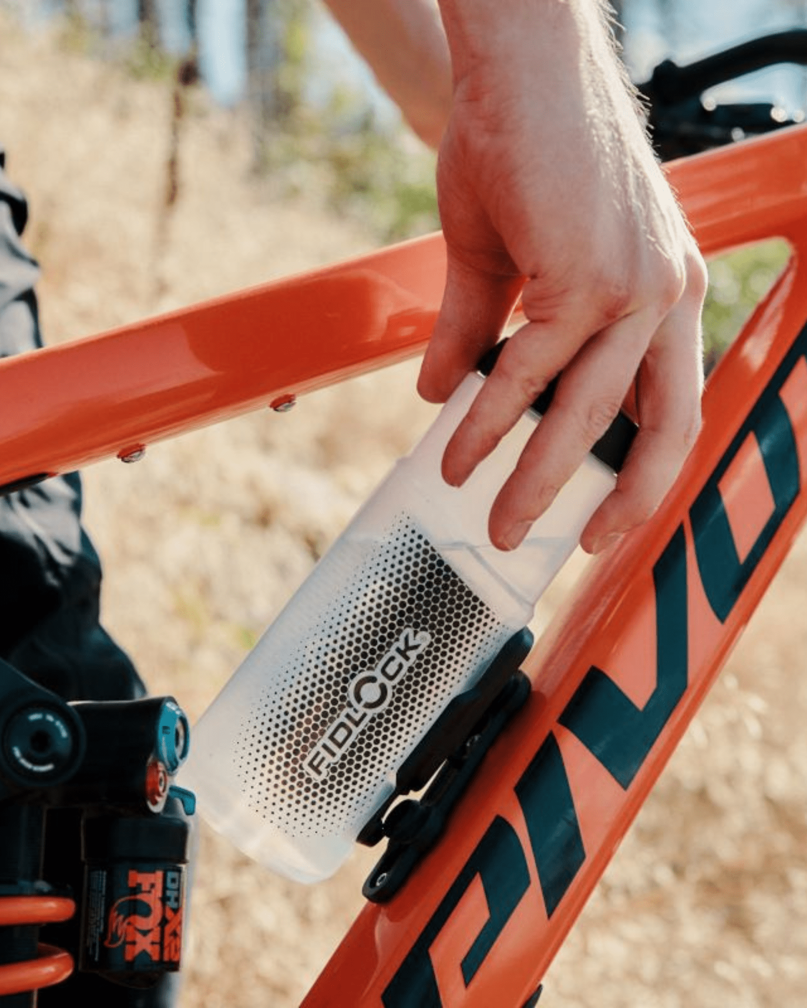 Bidon Fidlock Twist 600 ml + baza magnetyczna - Najs Bike