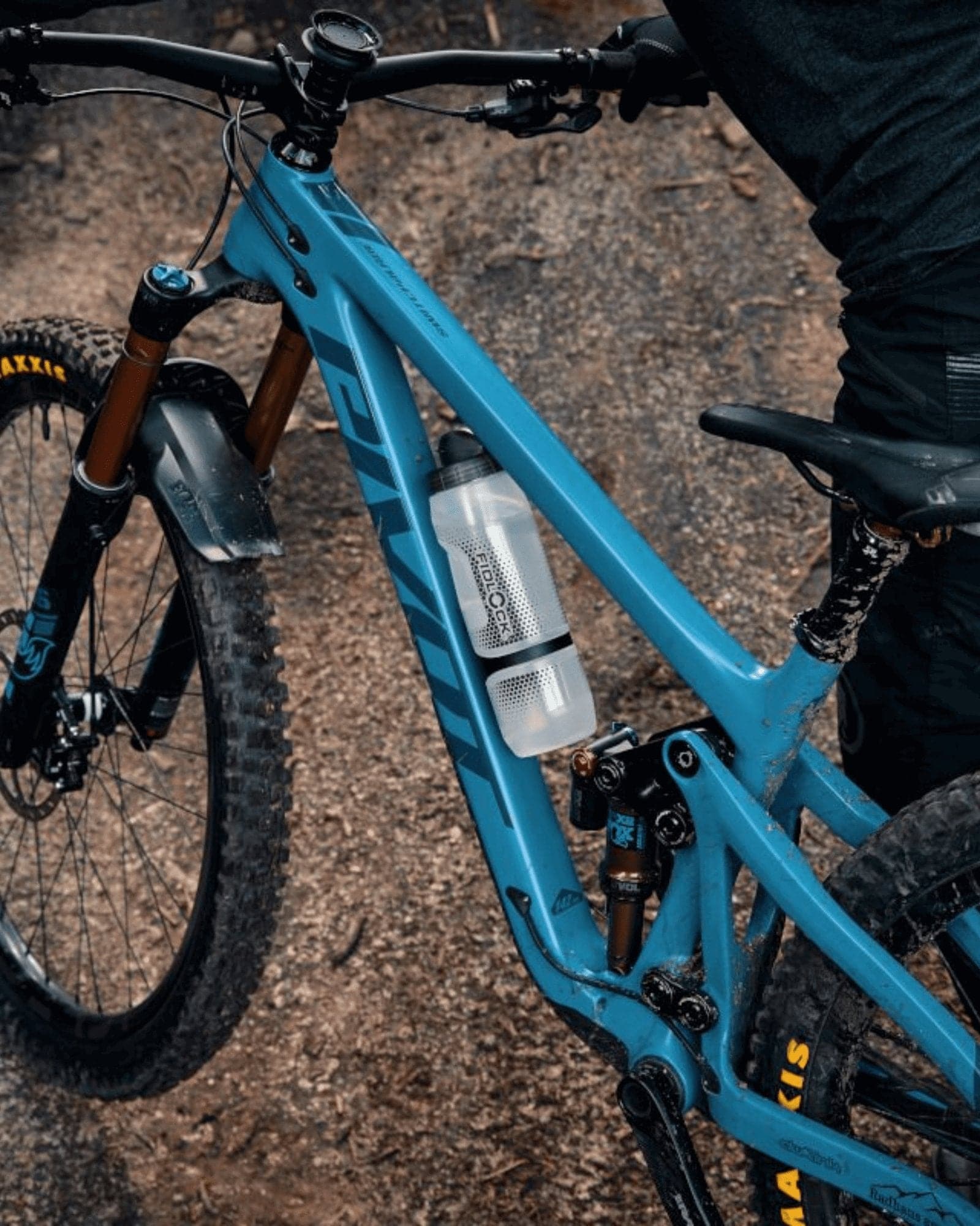 Bidon Fidlock Twist 800 ml + baza magnetyczna - Najs Bike