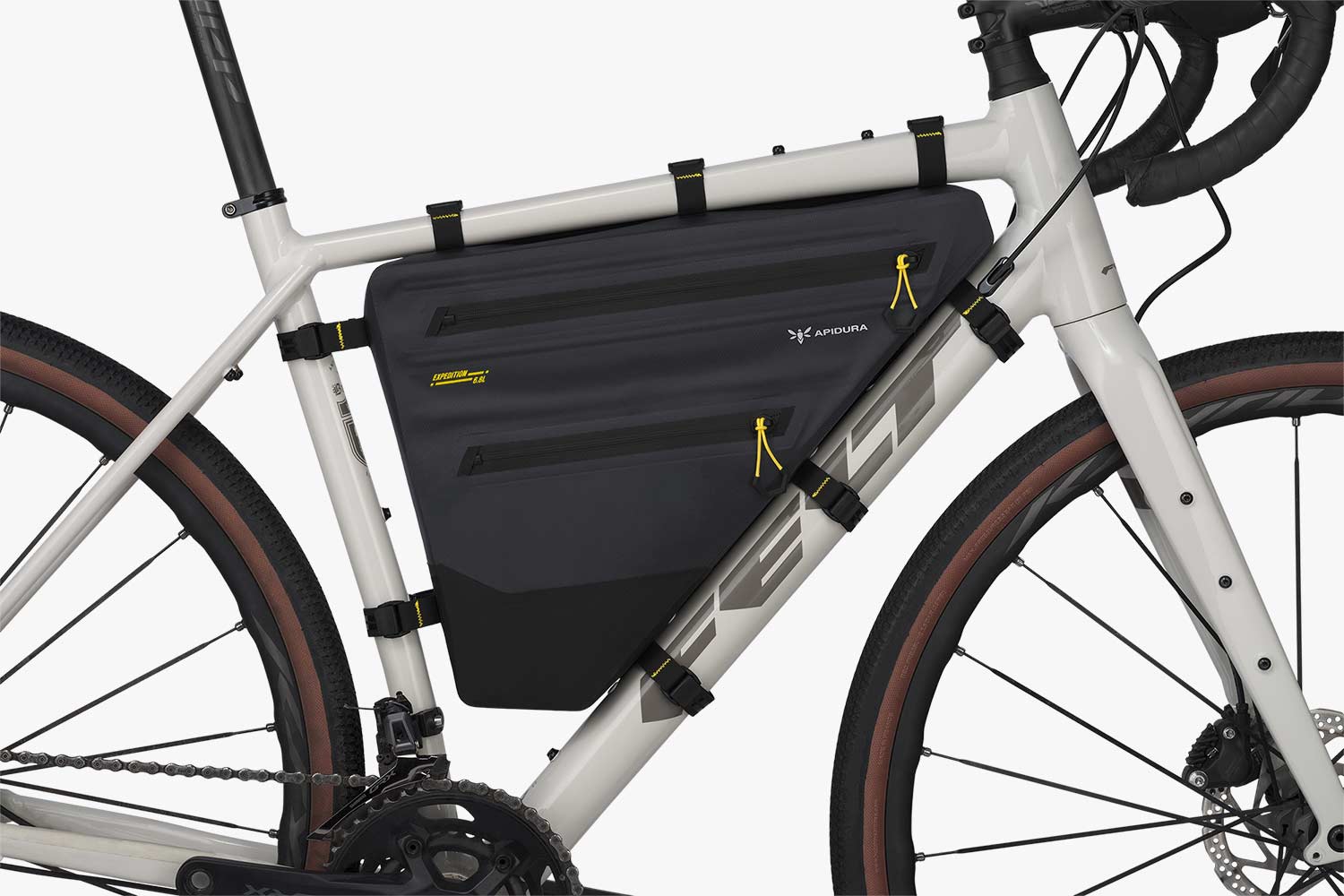 Apidura Expedition Full Frame Pack 6,8L na rowerze
