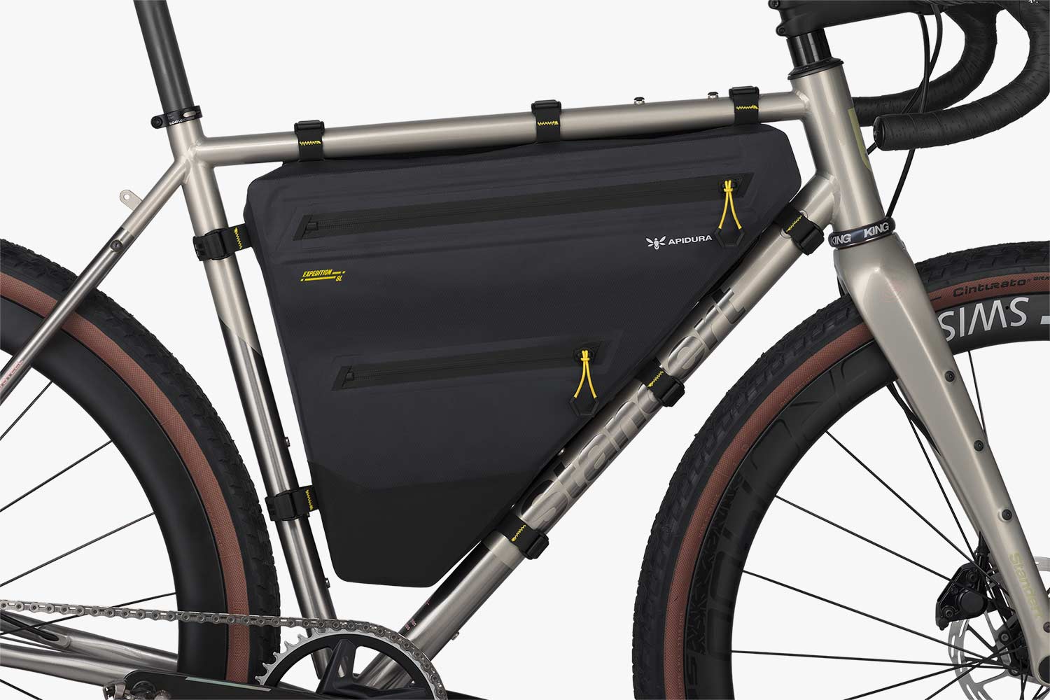 Apidura Expedition Full Frame Pack 8L na rowerze