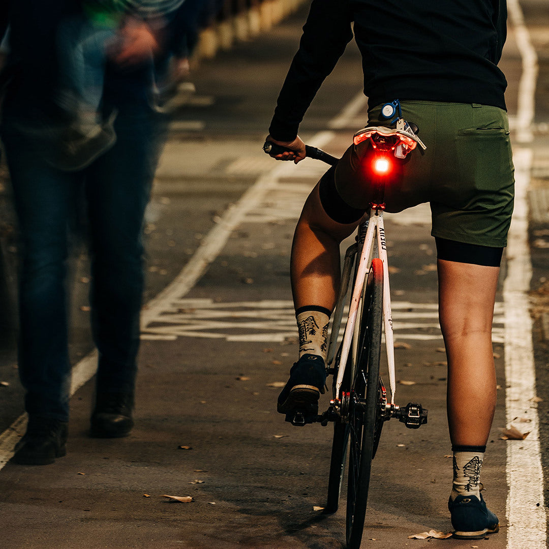 Lampka tylna Knog Blinder Mini Love – na rowerze | Najs Bike