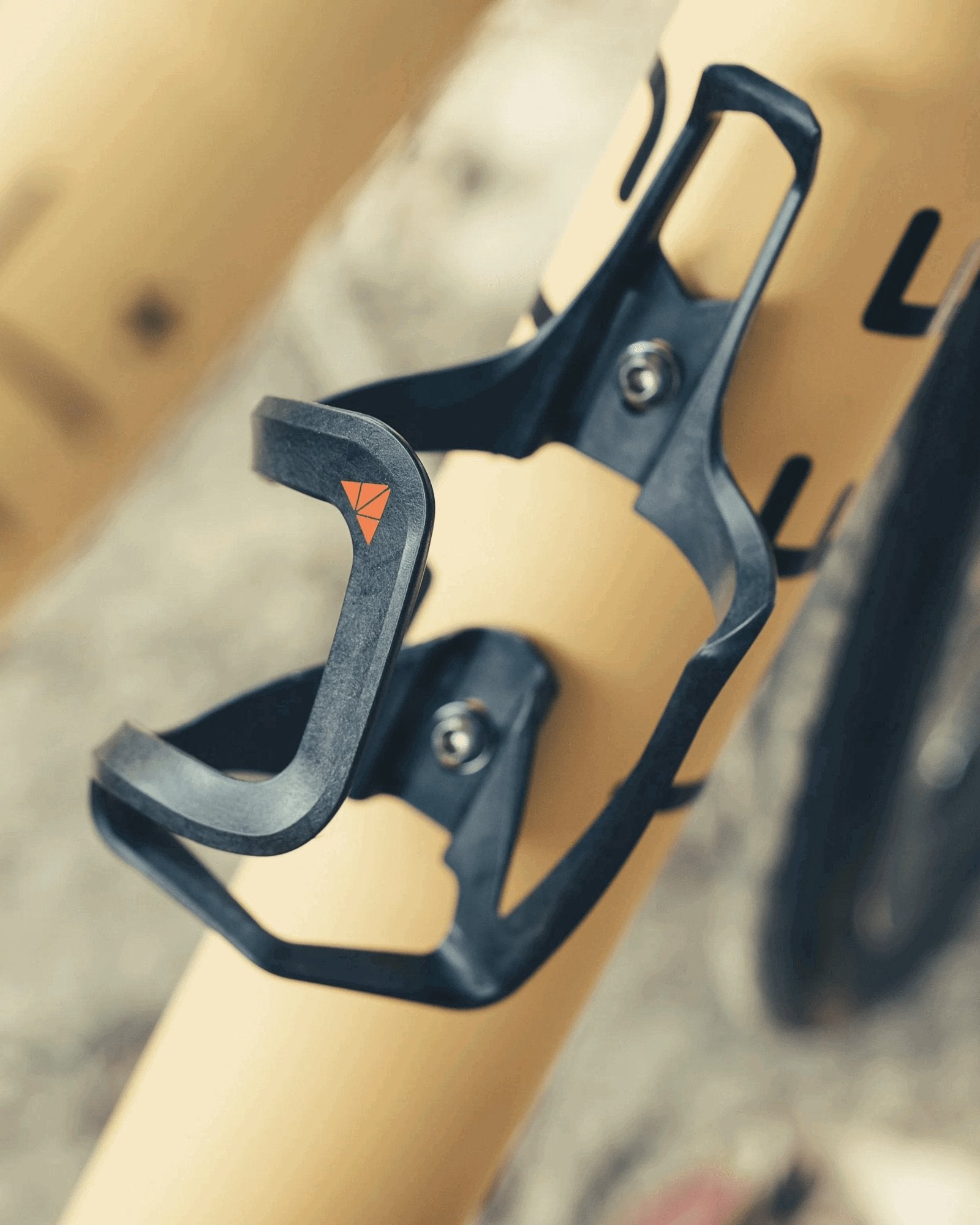 Koszyk na bidon Granite Aux Carbon - Najs Bike