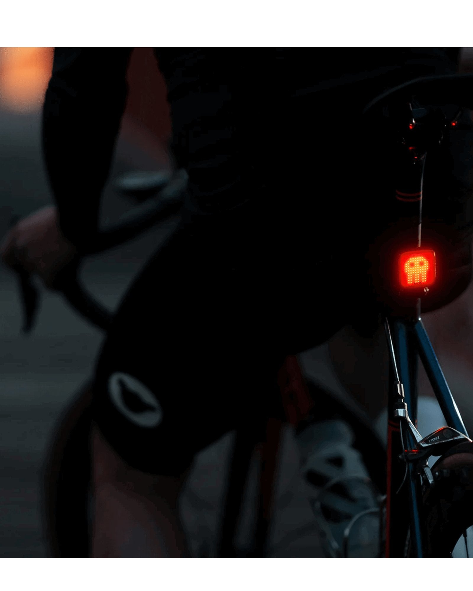 Lampka tylna KNOG Blinder Skull - Najs Bike