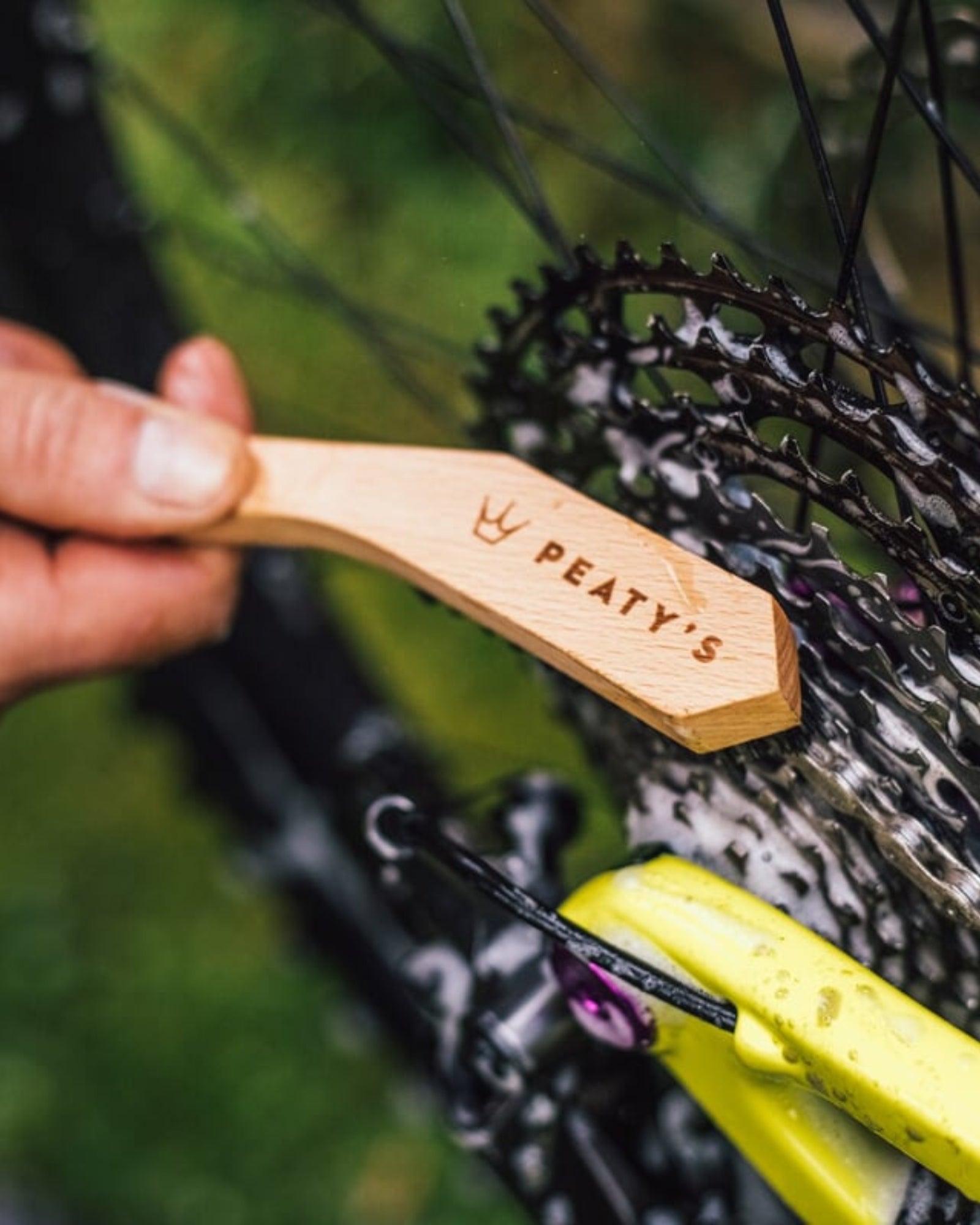 Peaty's Drivetrain Brush – Szczotka do Czyszczenia Napędu - Najs Bike