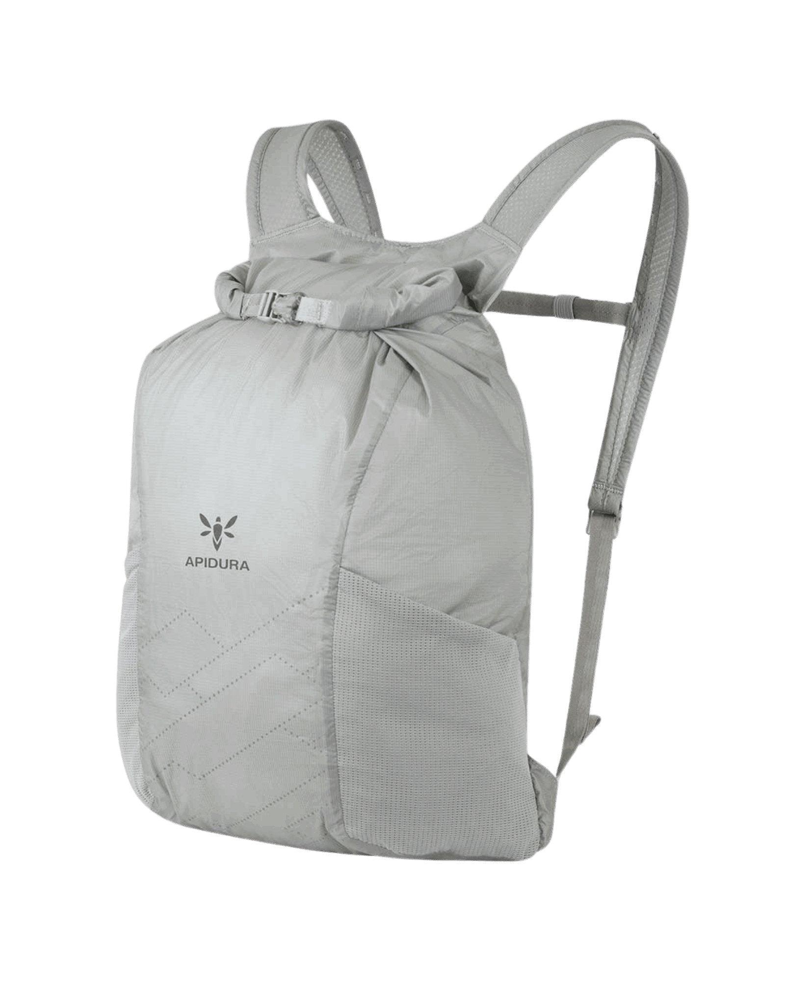 Plecak Apidura Packable Backpack 13L zwinięty do własnej kieszonki