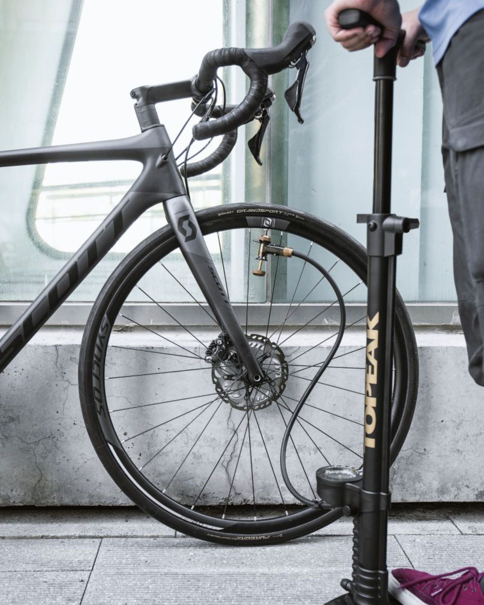Pompka podłogowa pod tubeless Topeak Joeblow Tubi 2Stage - Najs Bike
