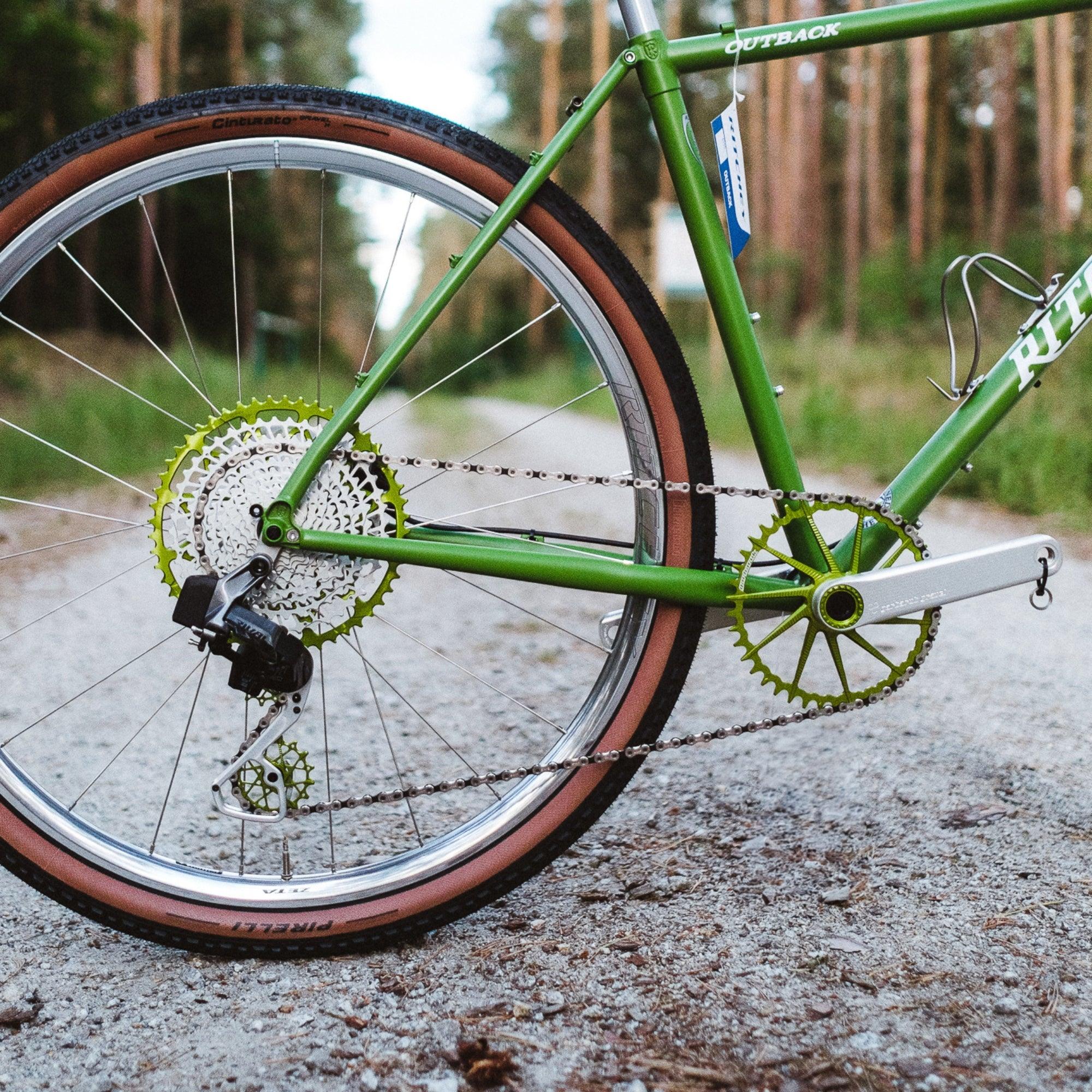 Rower gravel z akcesoriami – Shop the Look Najs Bike