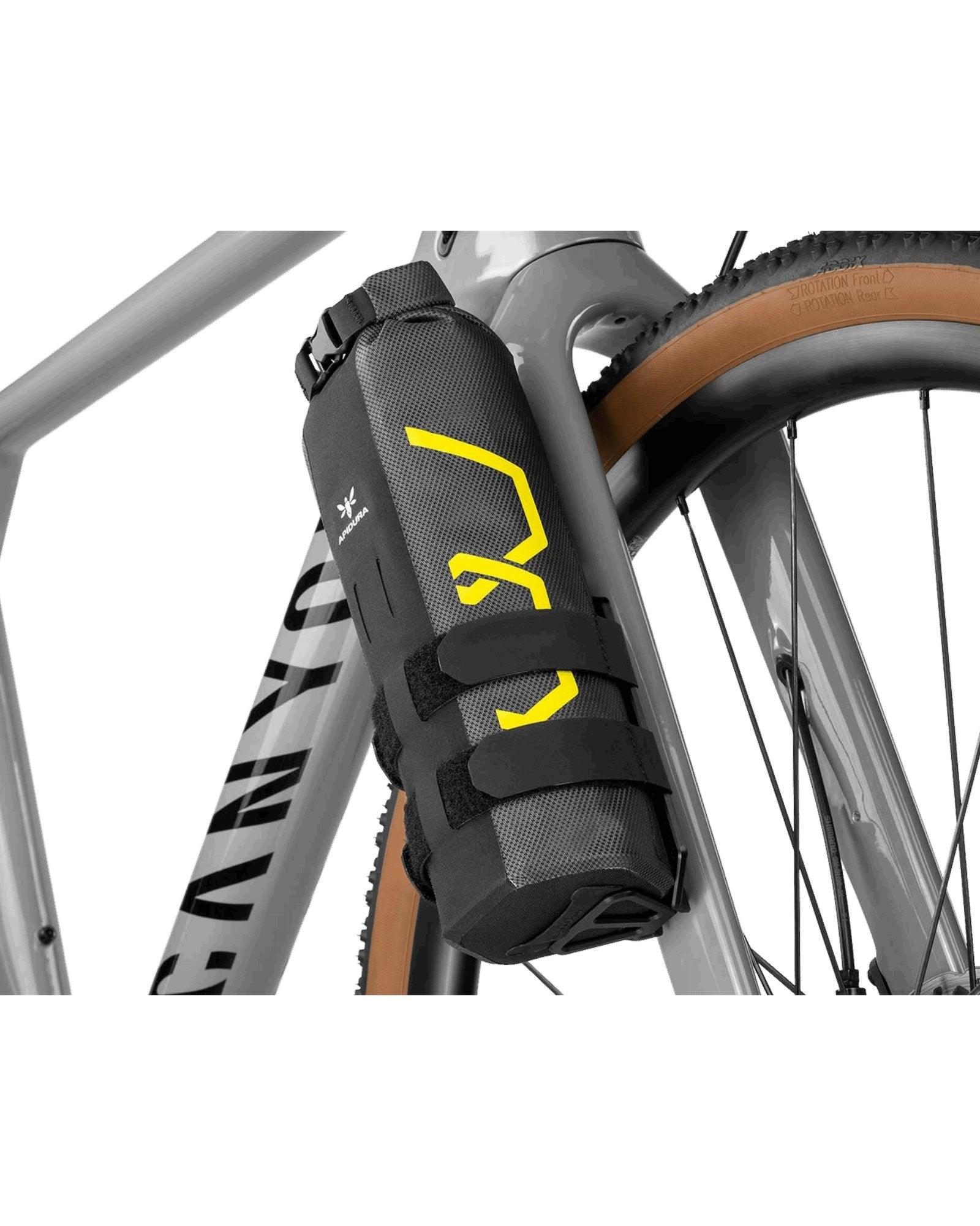 Zwijane zamknięcie torby Apidura Expedition Cargo Cage Pack 1,3L