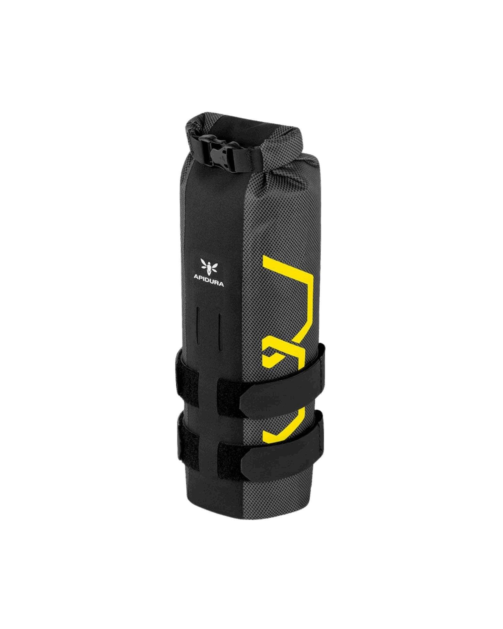 Apidura Expedition Cargo Cage Pack 1,3L zamontowana na widelcu