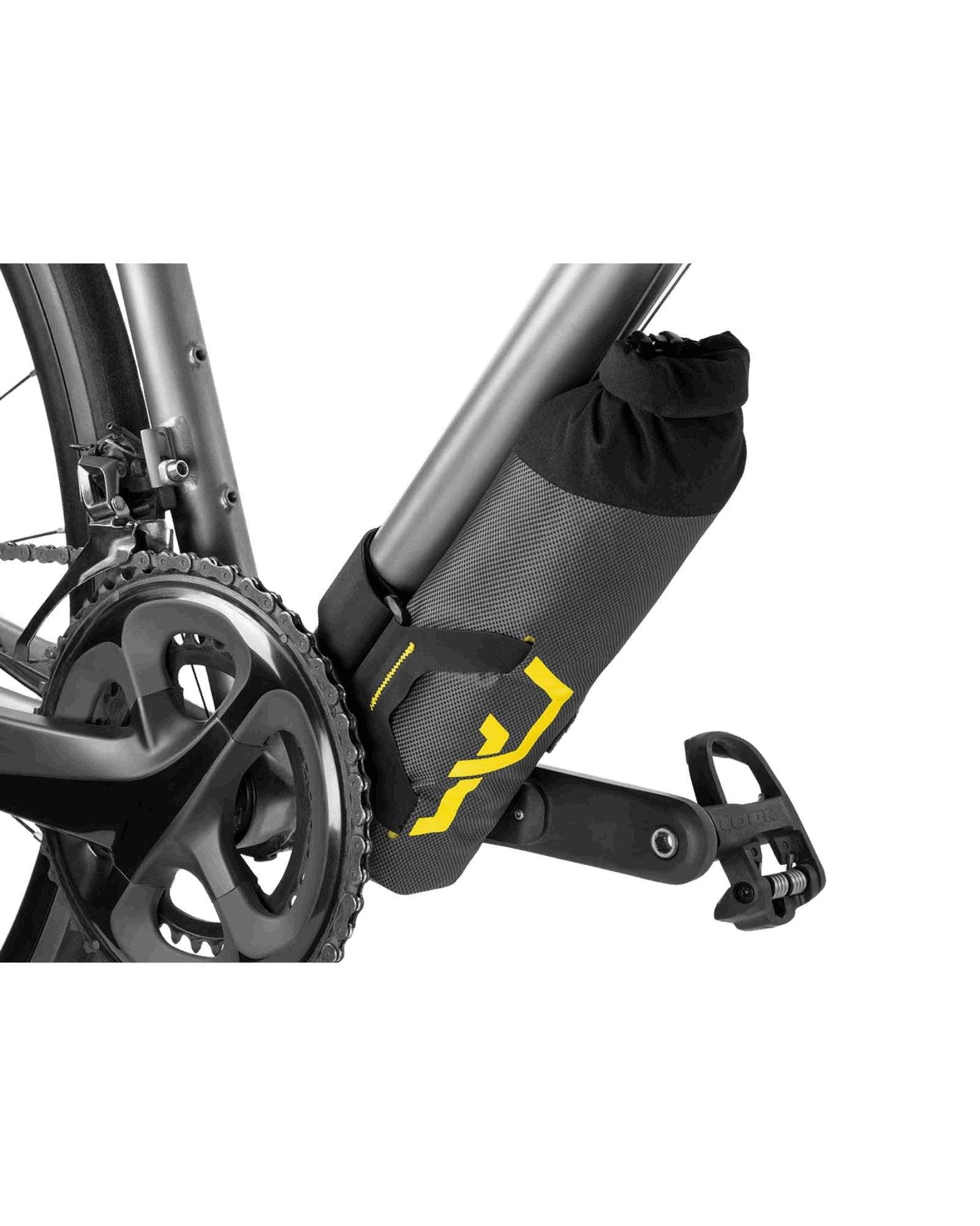 Apidura Expedition Downtube Pack 1.2L na dolnej rurze roweru gravel