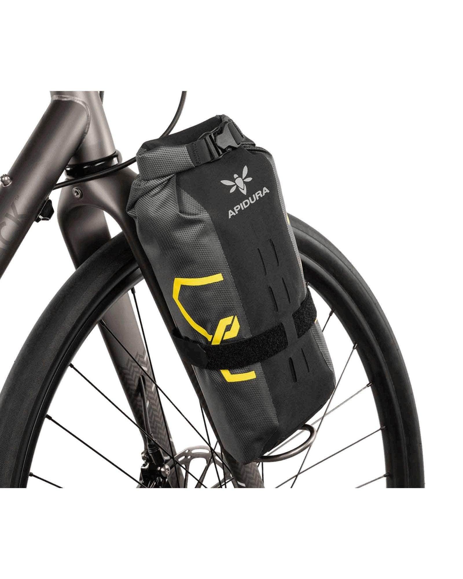 Apidura Expedition Fork Pack 3L na wyprawie bikepackingowej