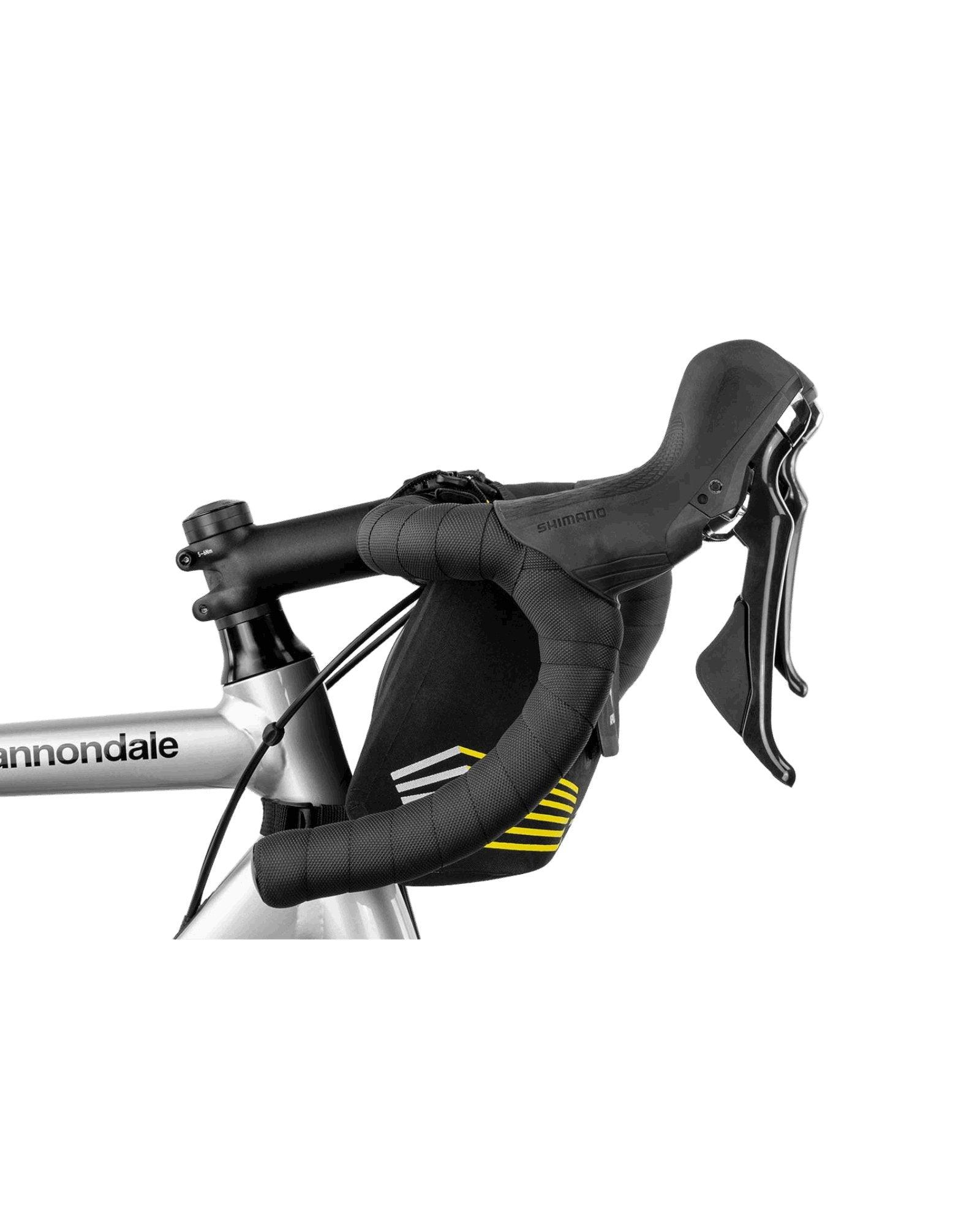 Apidura Racing Handlebar Pack 2L na kierownicy aero