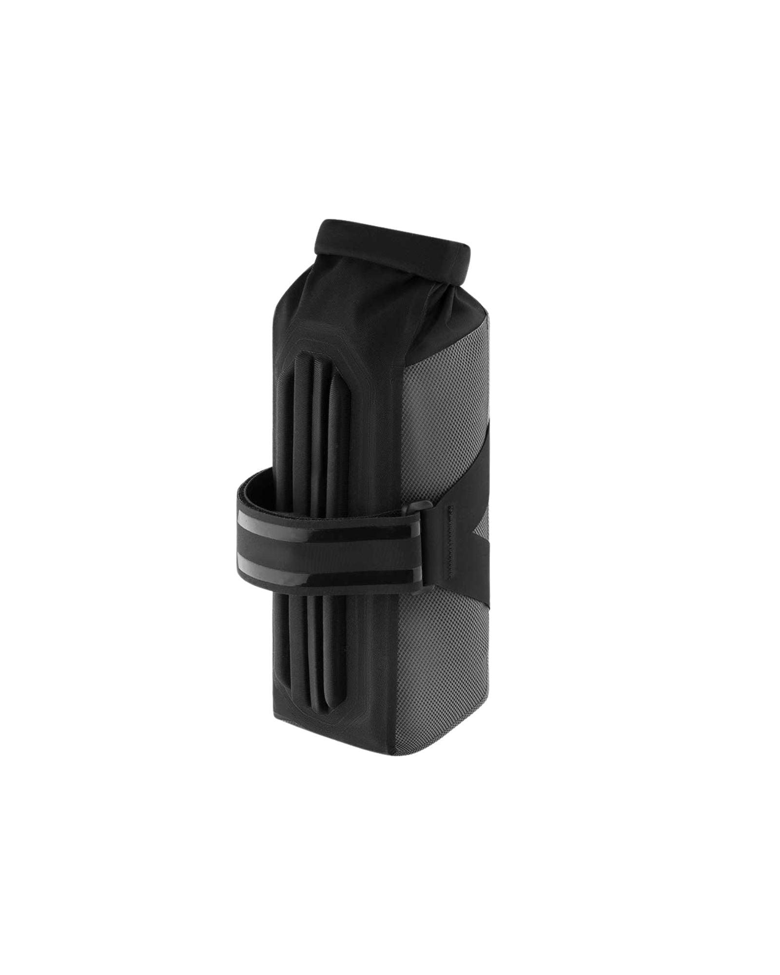 Montaż paskiem Velcro torby Apidura E-Bike Charger Pack 1.6L