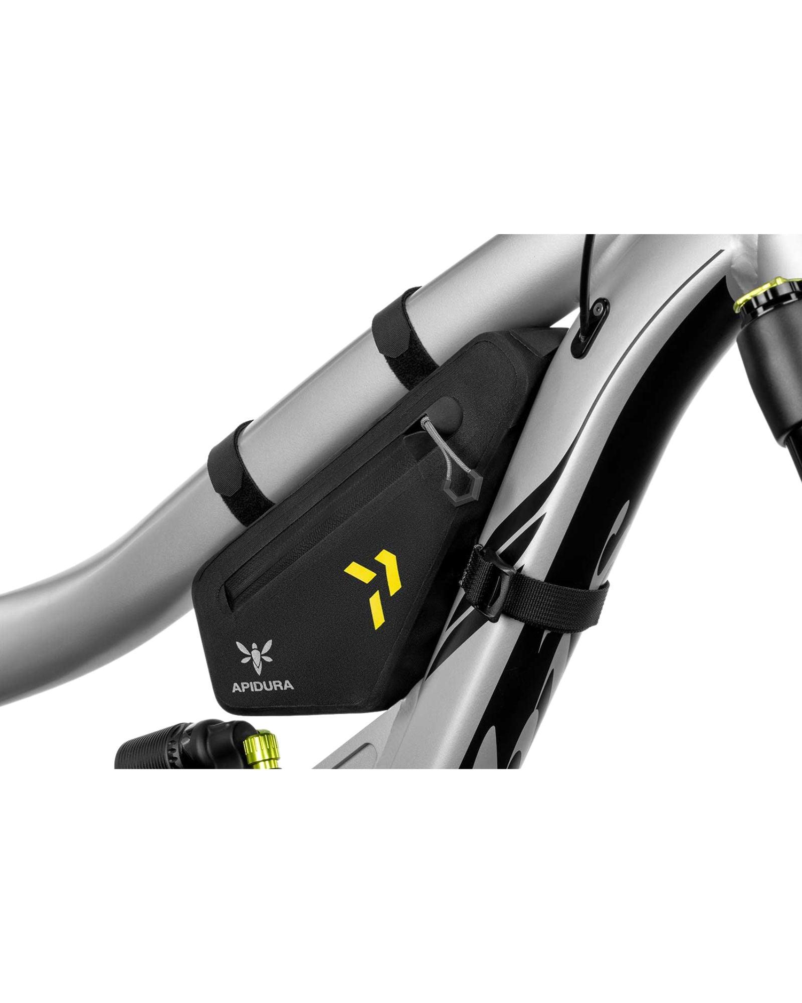 Apidura Backcountry Frame Pack 1L w trójkącie ramy z prześwitem dla amortyzatora