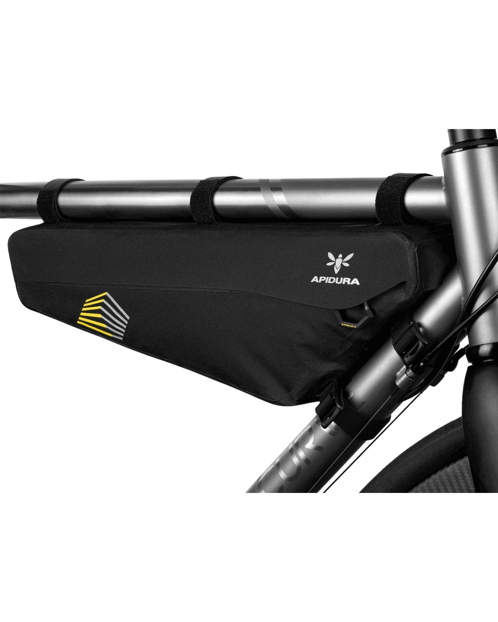 Port na kabel w torbie Apidura Racing Frame Pack