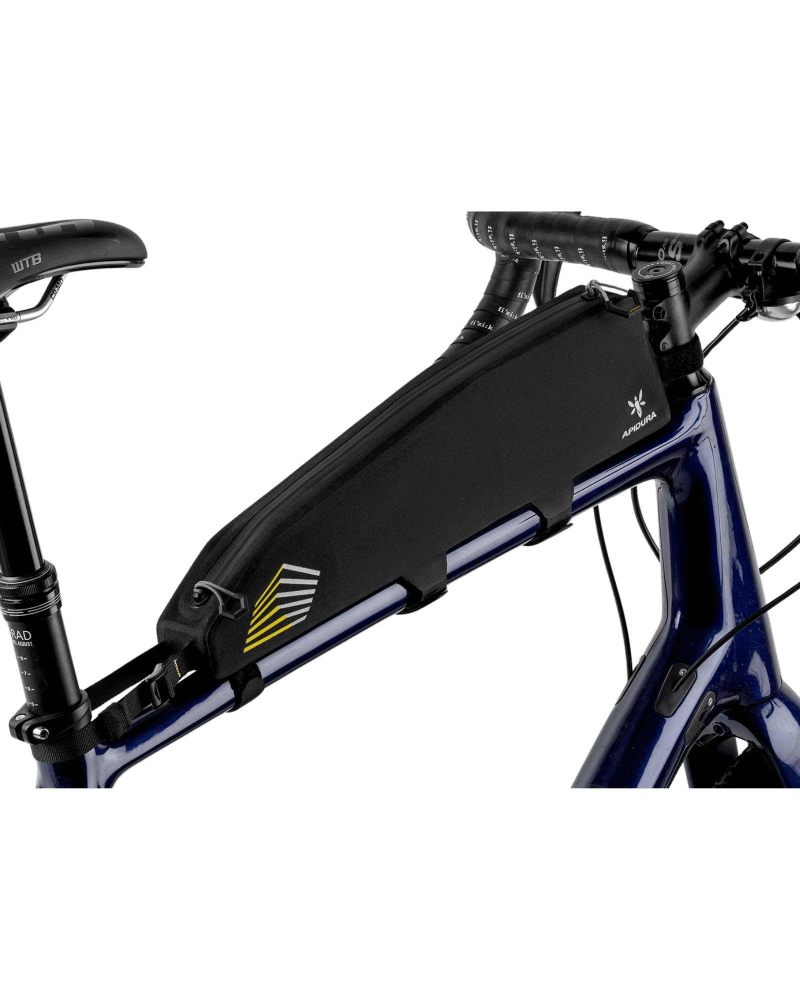 Wnętrze torby Apidura Racing Long Top Tube Pack 2L z regulowaną przegrodą