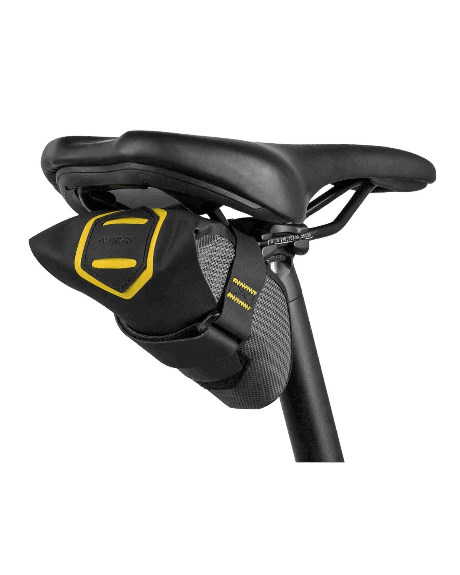 Wnętrze torby Apidura Expedition Tool Pack z zestawem naprawczym
