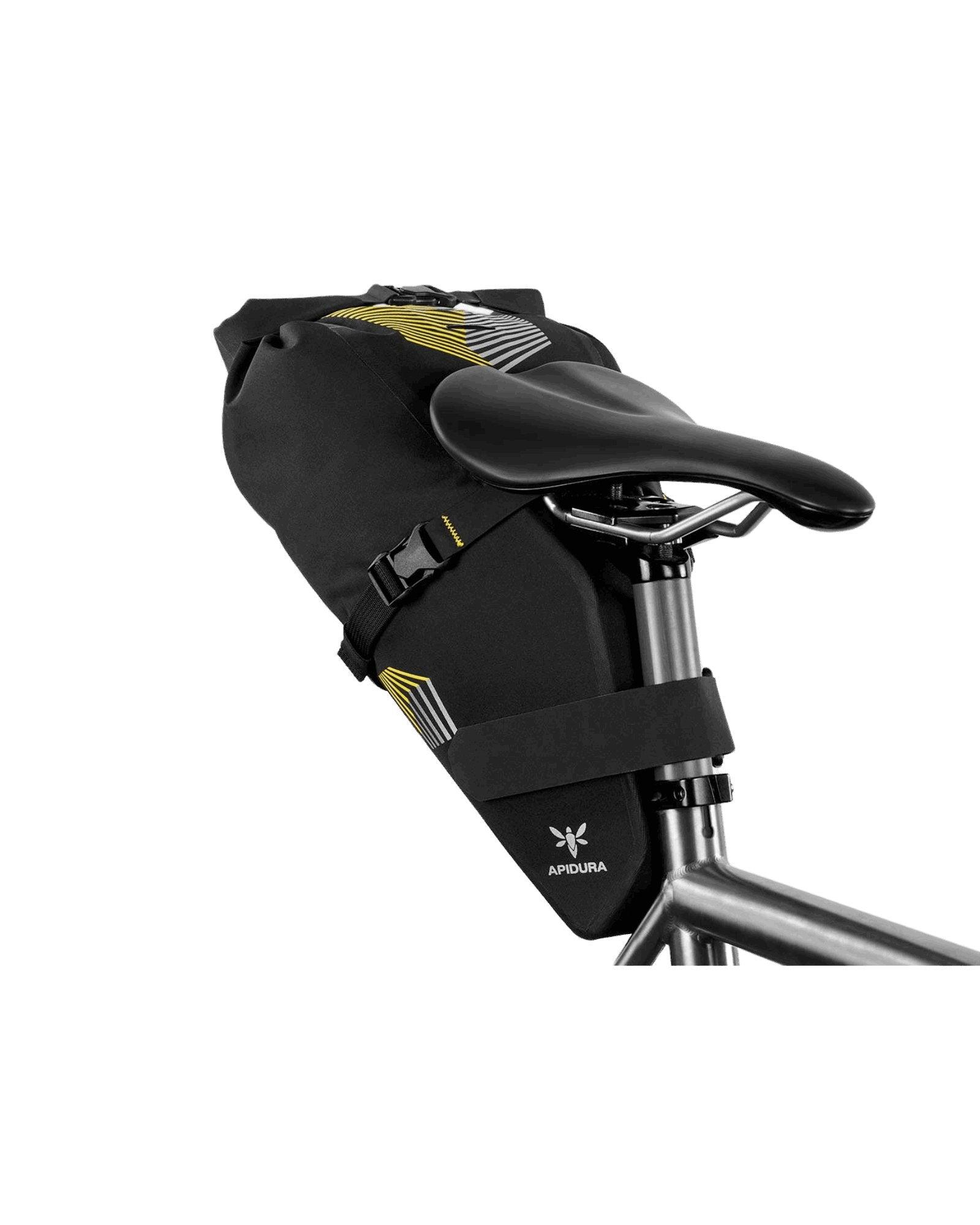 Zwijane zamknięcie torby Apidura Racing Saddle Pack