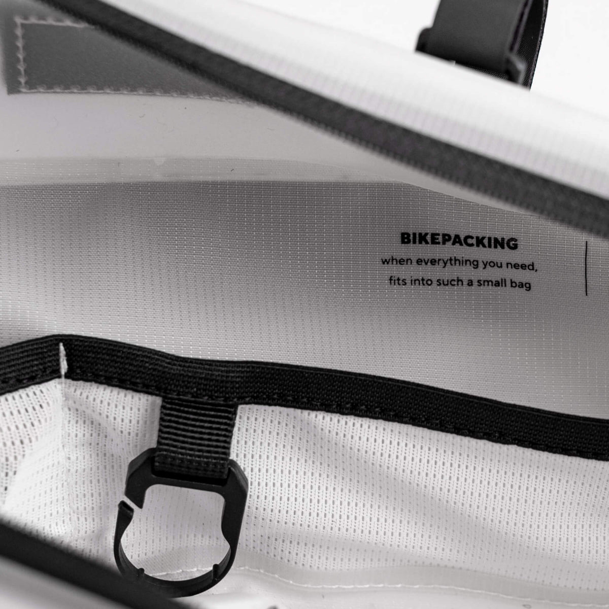 Cyclite Frame Bag Large, jasnoszara, wnętrze z kieszonką z siatki i haczykiem