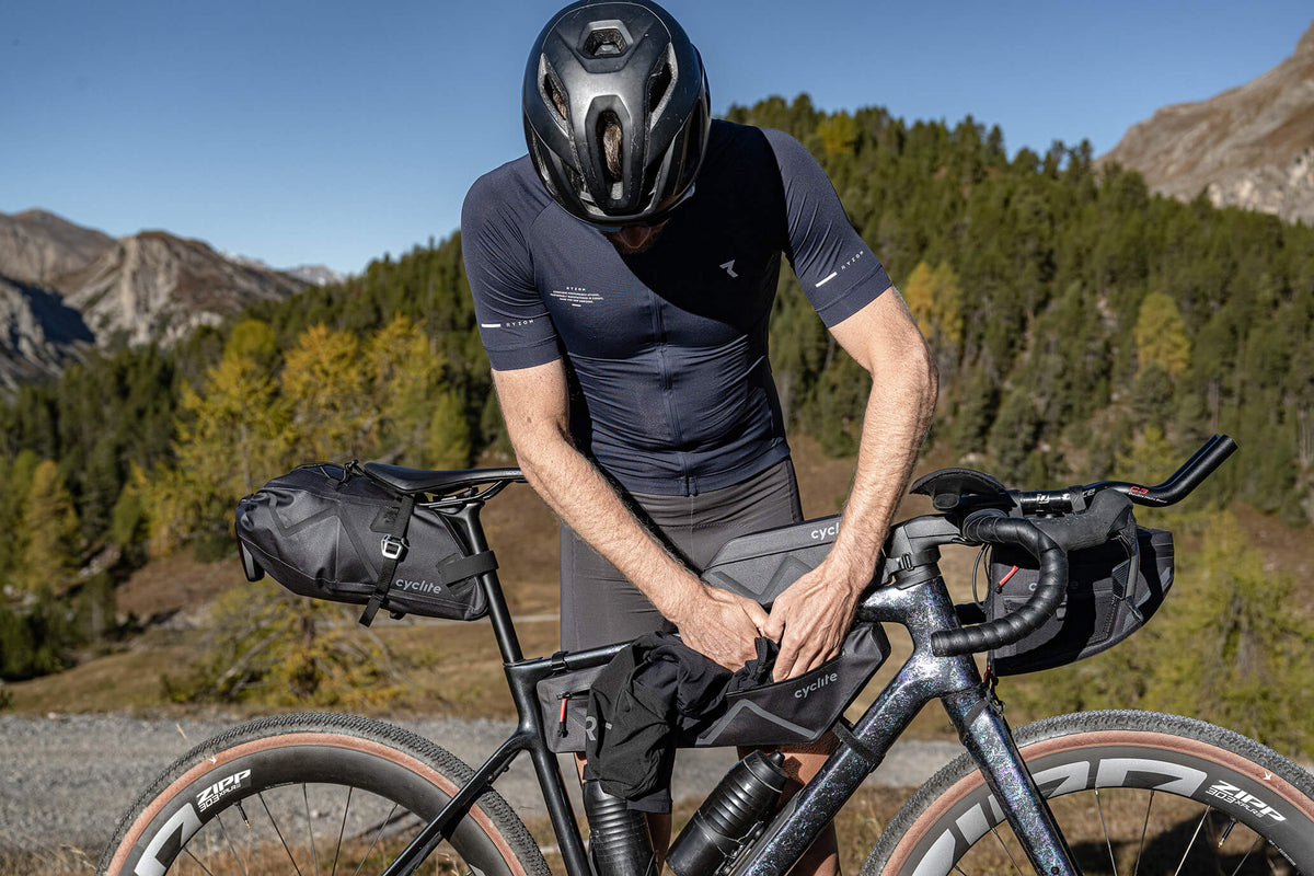 Cyclite Frame Bag XT, czarna, pakowanie kurtki do głównej komory #Kolor_Czarny