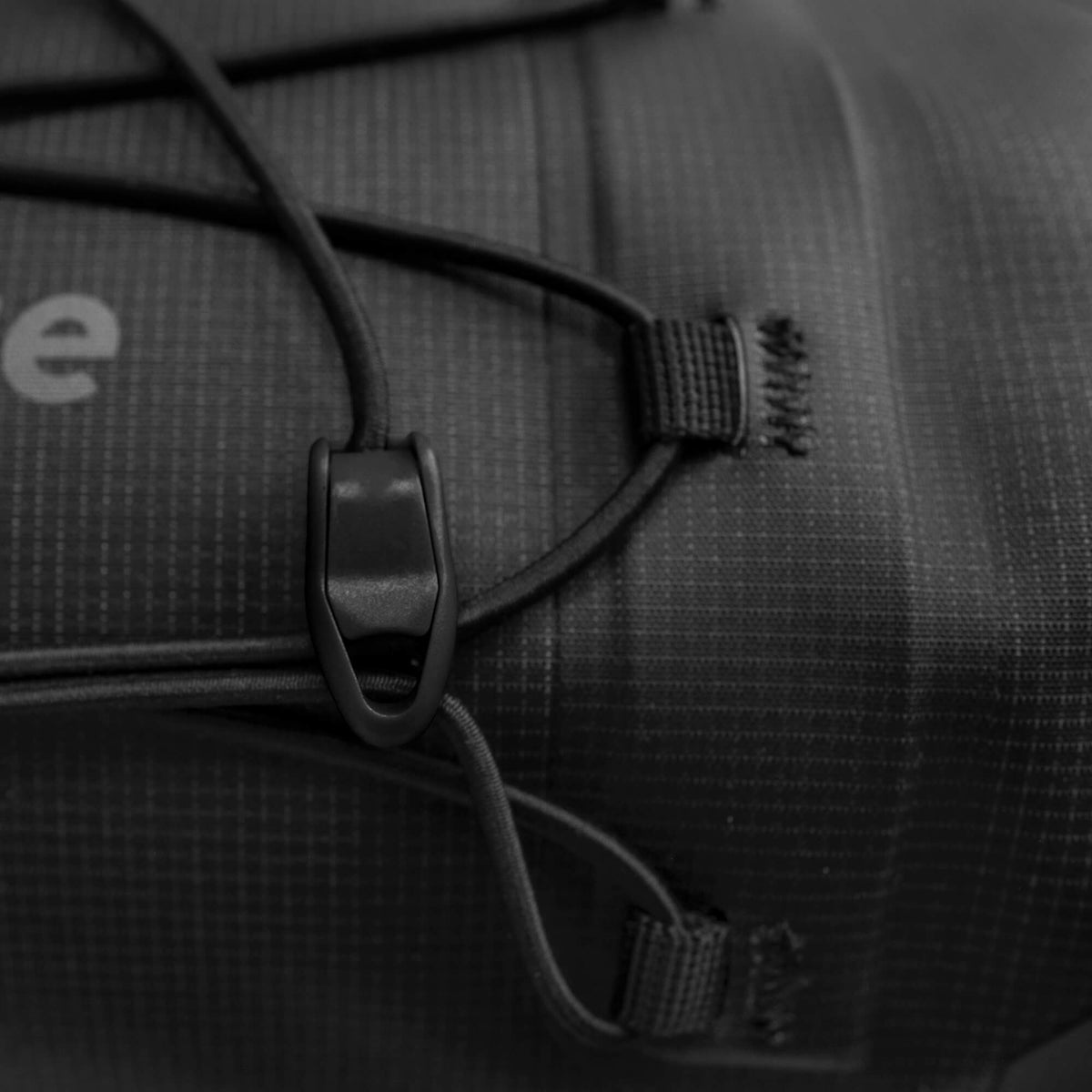 Elastyczna linka na froncie Cyclite Handle Bar Roll Bag