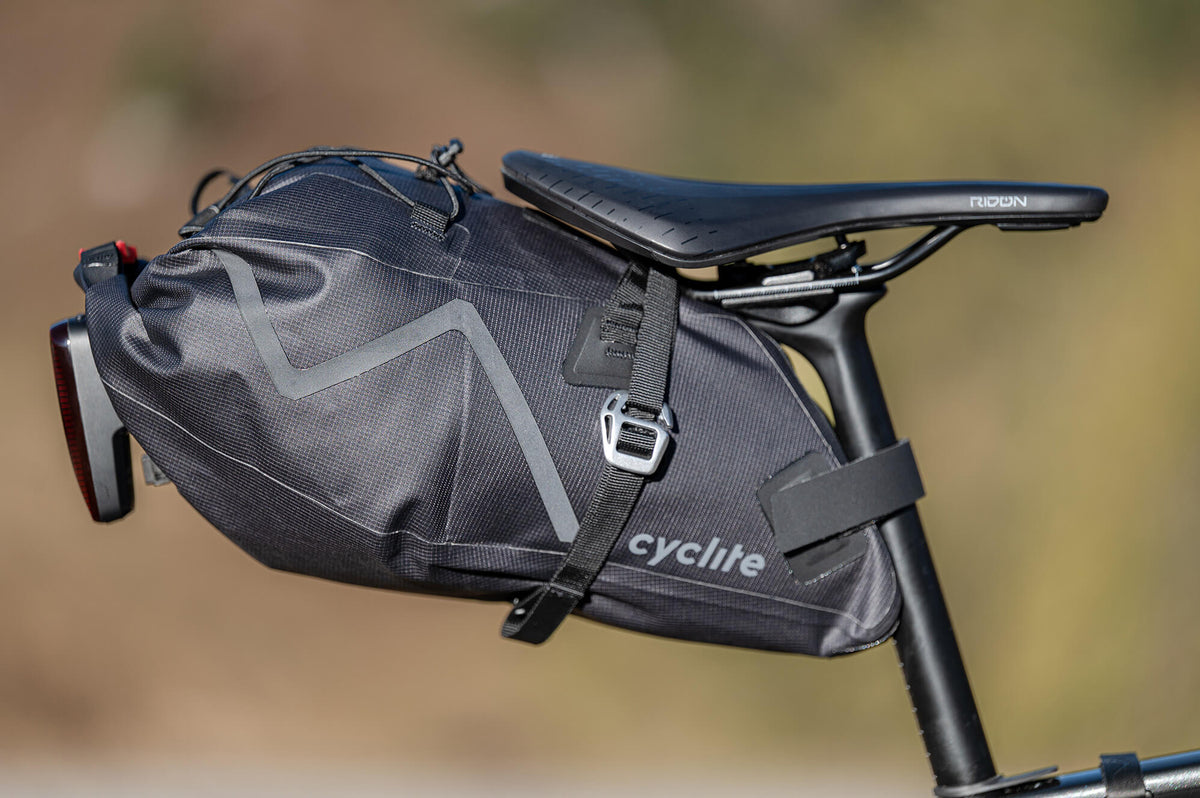 Cyclite Saddle Bag Small 6 l, czarna, pod siodłem z lampką