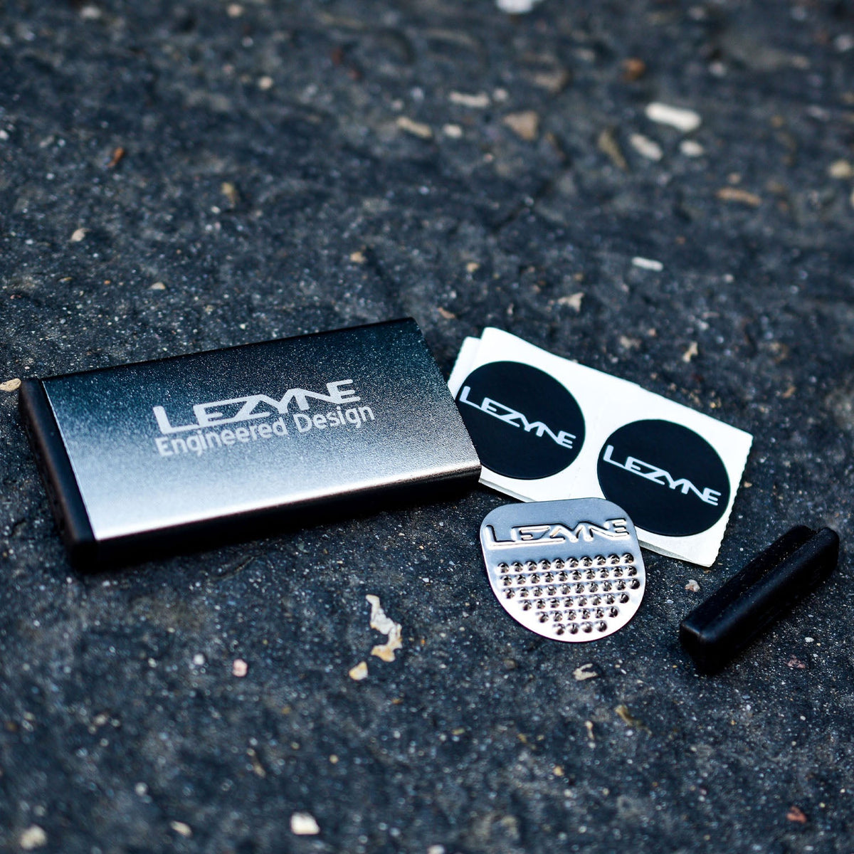 Łatki Lezyne Metal Kit – etui i łatki | Najs Bike