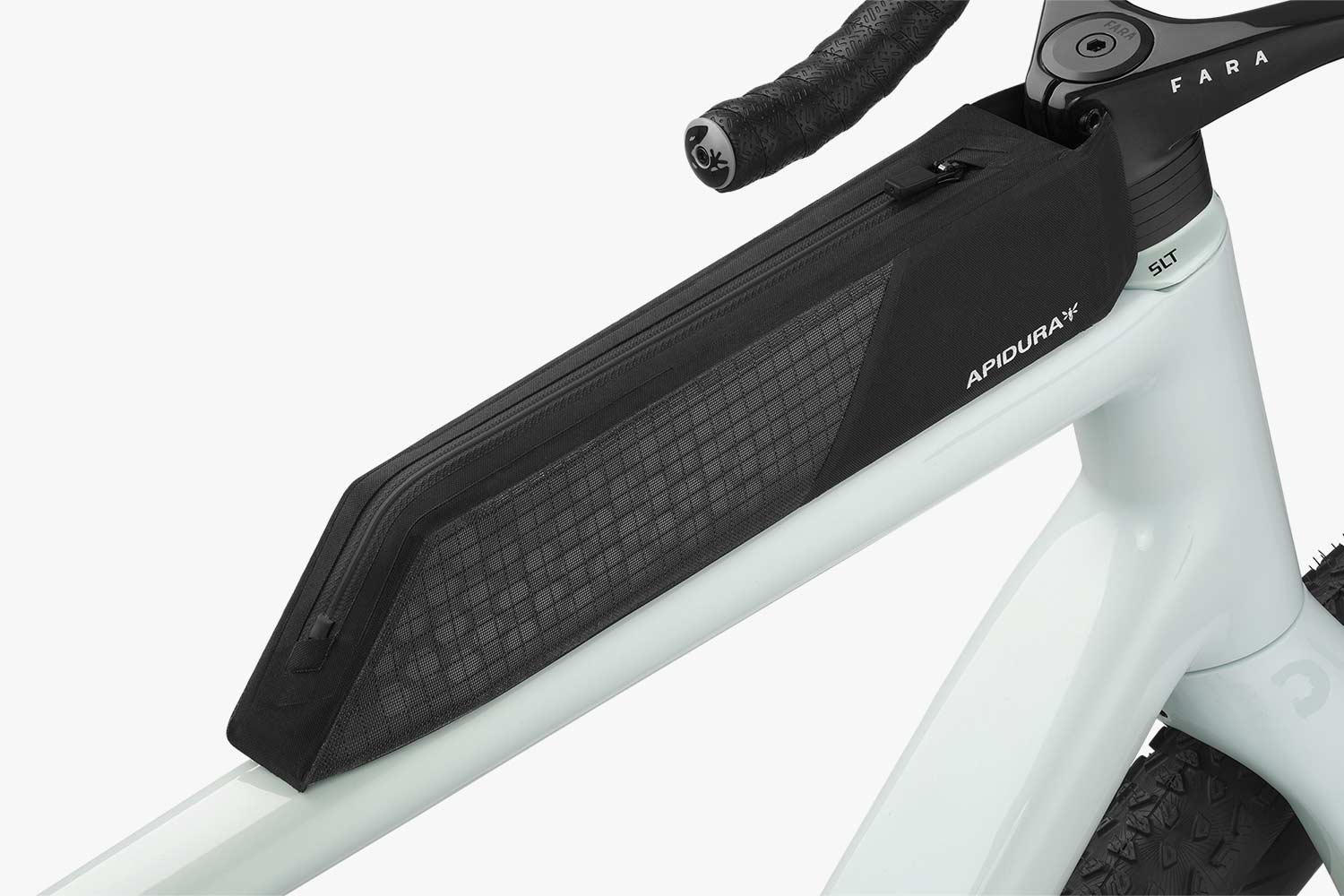 Apidura Aero Bolt-On Long Top Tube Module — na rowerze, ujęcie 2