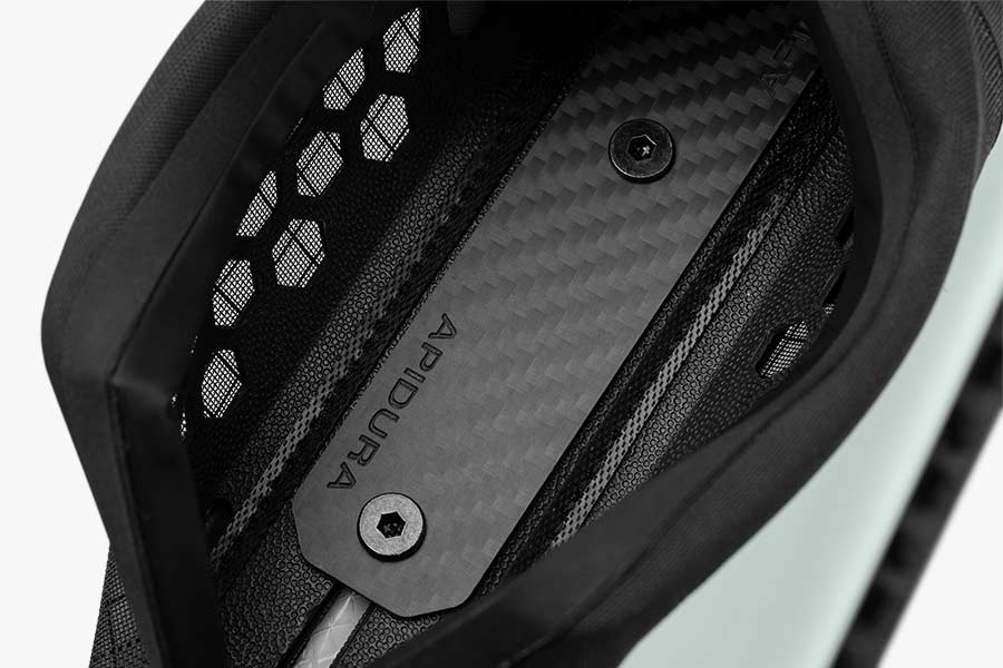 Apidura Aero Bolt-On Top Tube Module — usztywnienie węglowe w środku