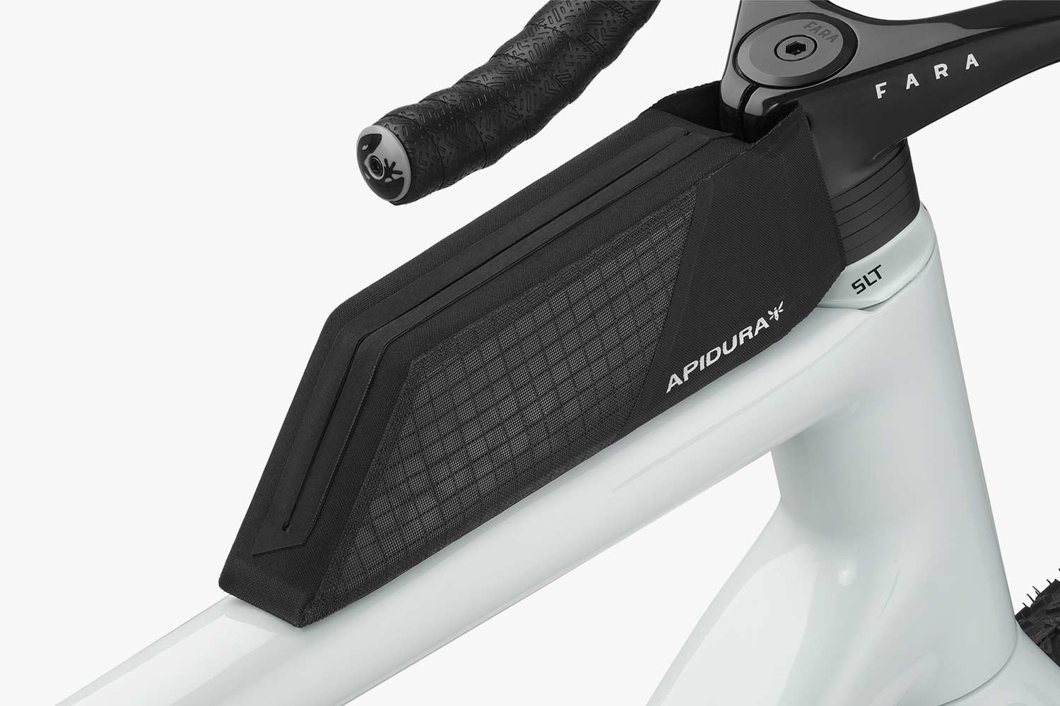 Apidura Aero Bolt-On Top Tube Module — na rowerze, ujęcie 2