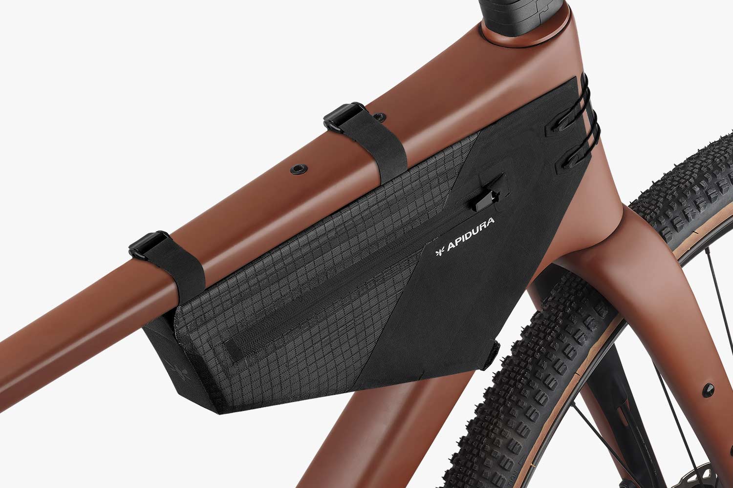 Apidura Aero Frame Module M na rowerze – ujęcie 2